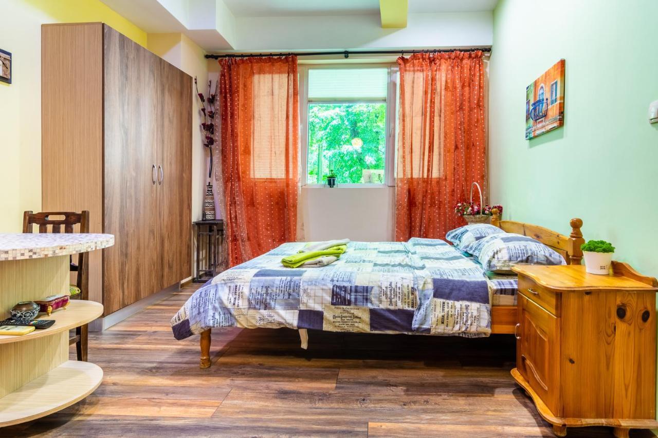 Barcelona Colorful Central Studio W Green Backyard Sofya Dış mekan fotoğraf